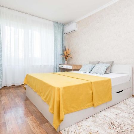 Prekrasnye Apartamenty Na Arbate Almaty Esterno foto