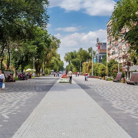 Прекрасные Апартаменты На Арбате Almaty Esterno foto