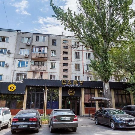Прекрасные Апартаменты На Арбате Almaty Esterno foto