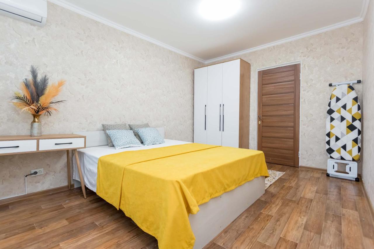 Prekrasnye Apartamenty Na Arbate Almaty Esterno foto