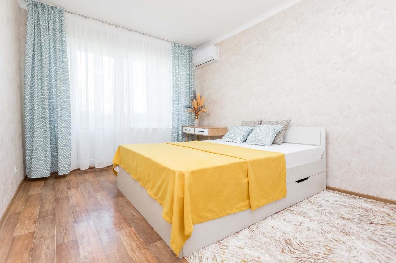 Prekrasnye Apartamenty Na Arbate Almaty Esterno foto