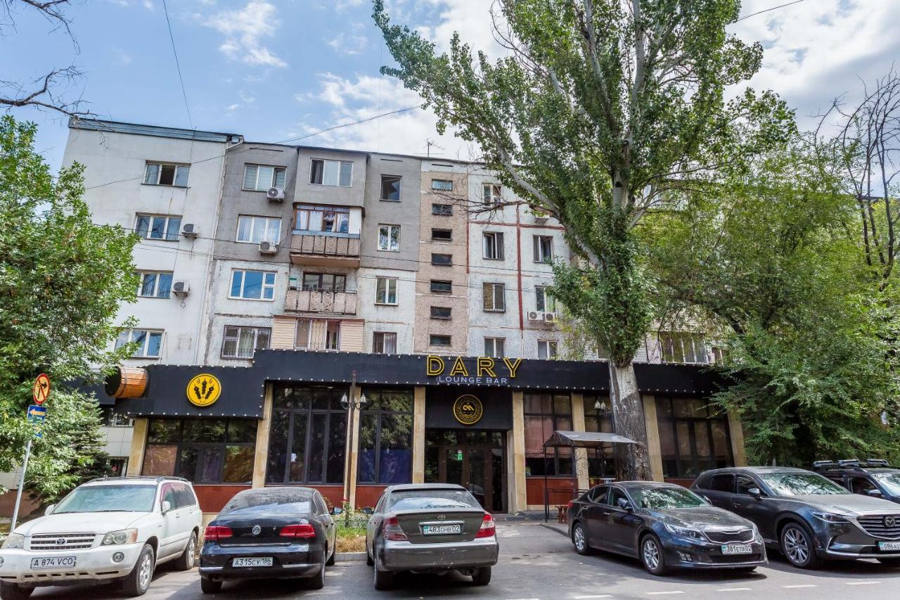 Prekrasnye Apartamenty Na Arbate Almaty Esterno foto